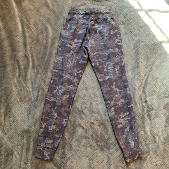 Ready to Rulu Joggers - Picture 3 of 8